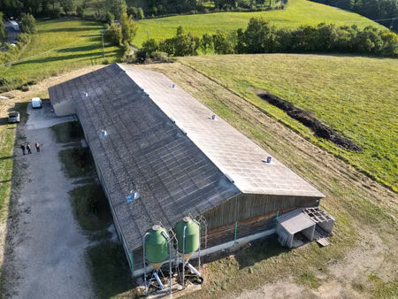 vente local commercial 1144m2 espalion 12500 - 208240 € - surface privée