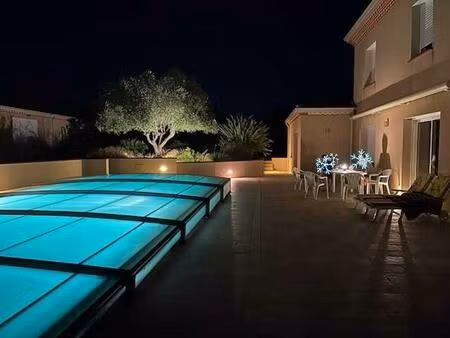 villa  séjour  cuisine  3 suites parentales  piscine  2 garages  atelier  carport  abris..