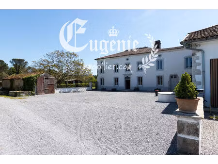 domaine d'exception de 1530m² répartis sur plusieurs batiments avec salle de réception+ sa