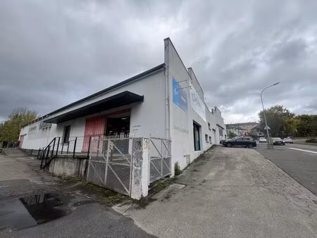 location local d'activités 697m2 rodez 12000 - 4518 € - surface privée