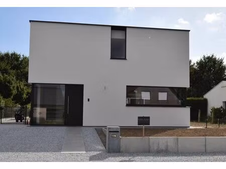 huis te koop in nederename met 3 slaapkamers