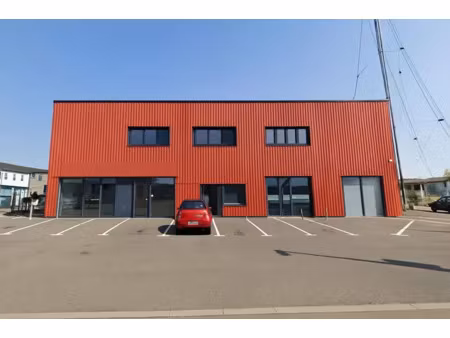 showroom sur rue avec dépôt de 146 m² à louer à 1800 euros/mois