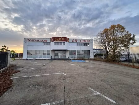 location local commercial