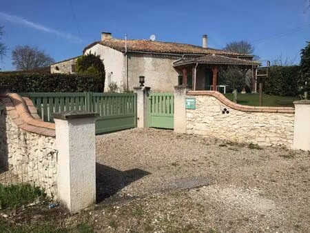 maison de style avec piscine