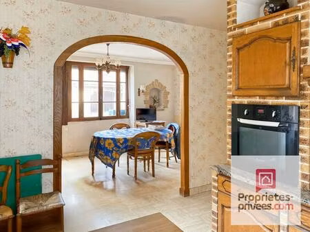 vieux-chateau à vendre deux maisons à rénover avec grand terrain et double cour   et dépen