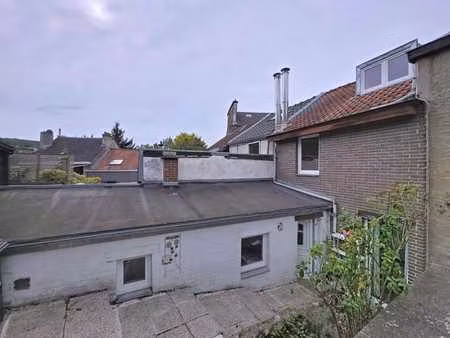 petite maison avec jardin et terrasse