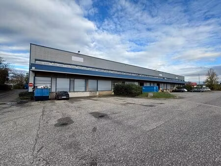 location commerce 1150 m² à chassieu (69680)