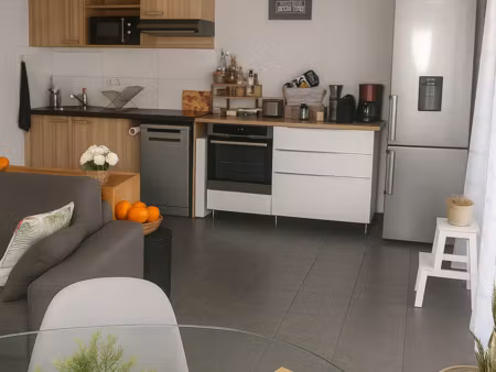 3 pieces 61 75m2 au 1er etage avec terrasse et parking  rout