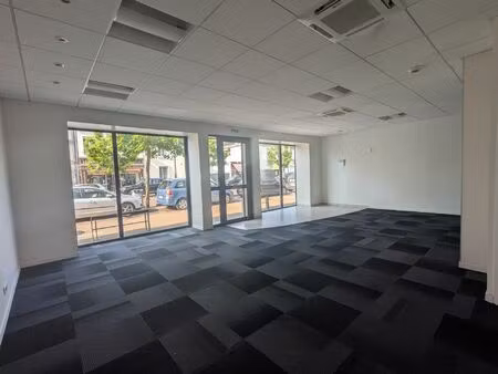 local d'activité 69 m² pour activité de services ou professions libérales