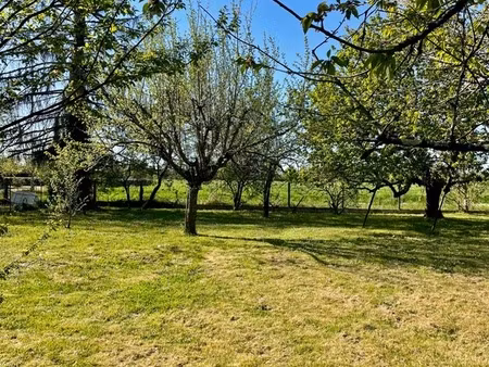 terrain constructible 820 m² – saint-étienne-de-tulmont (82410)