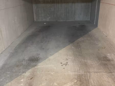 vente garage 16 m² hyères (83400)