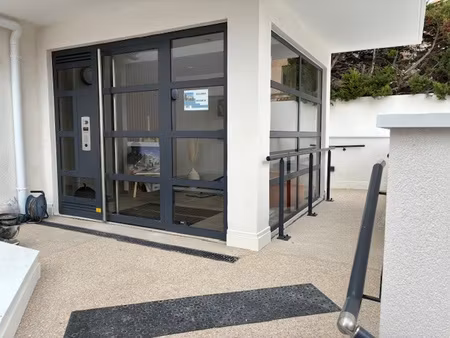 appartement t2 avec belle vue dégagée sur le rocher de vitro