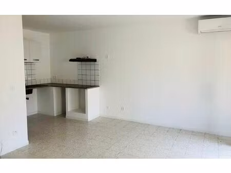 location appartement  m² t-1 à gréoux-les-bains  590 €