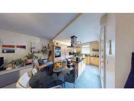 charmant t3 récent avec balcon  cave et garage