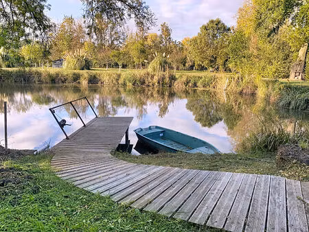 terrain de loisir avec eau et éléctricité