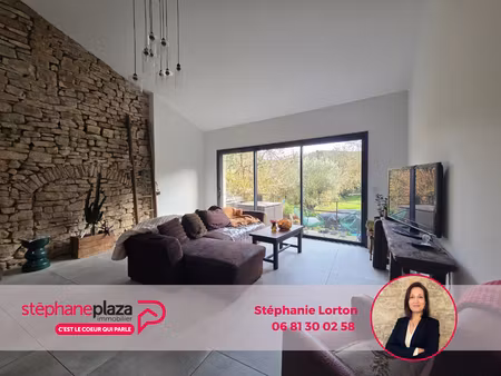 maison de village en pierre entièrement rénovée  montaigu (39570)