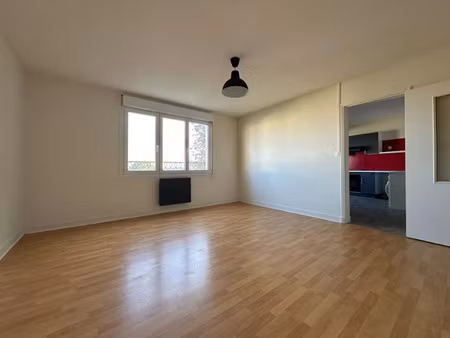 location appartement 3 pièces 67 m² à angouleme (16000)  765 €