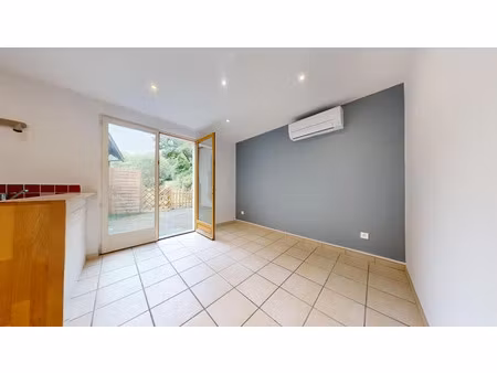 location appartement 2 pièces 41 m² à saint-didier-au-mont-d'or (69370)  791 €