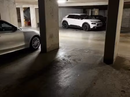 location parking à aix-en-provence (13090)  111 €