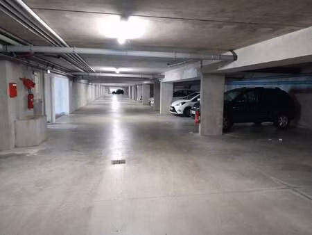 location garage box et parking à saint-herblain (44800) : à louer / 8m² saint-herblain