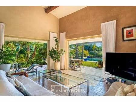 villa de caractère avec piscine et tennis