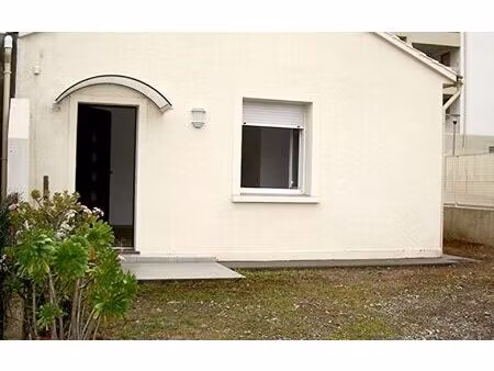 location maison  47 m² t-3 à penta-di-casinca  760 €