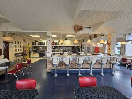 opportunité pro : restaurant équipé  emplacement n°1  fort potentiel