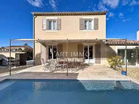 a vendre maison 4 chambres proche du centre du village de robion