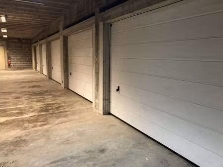 location garage box et parking à concarneau (29900) : à louer / concarneau