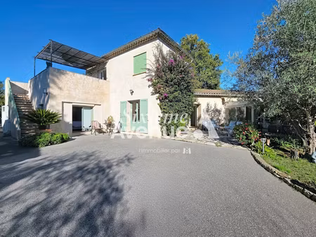 a vendre maison plain-pied + studio et 2 pièces - piscine - le rouret