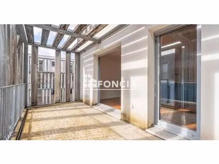 à vendre – t3 lumineux avec grande terrasse – quai de bacalan