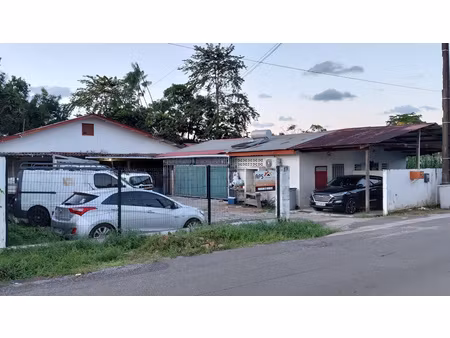 residence 7 apparts: 5t3+2t1 matoury 320 000eur fai