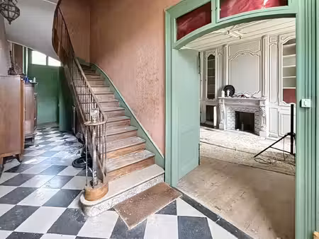 maison de mâitre avec dépendances et beaucoup de travaux ideal pour déficit foncier