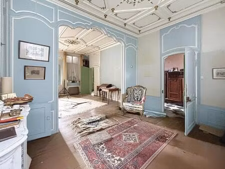 maison de mâitre avec dépendances et beaucoup de travaux