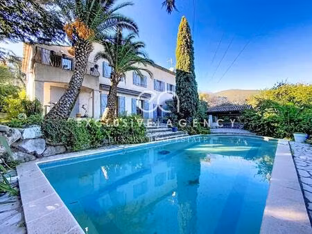 grasse saint antoine - villa d'environ 190m² avec piscine et vaste terrain