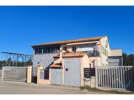 bâtiment commercial 10 pièces de 1171m2 en zone d'activité à la croix valmer