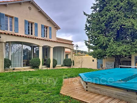 maison de maître de qualité à saint-savournin