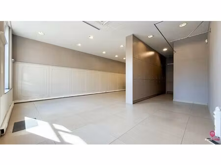 instapklaar kantoor 71m² met zichtbaarheid centrum beringen!