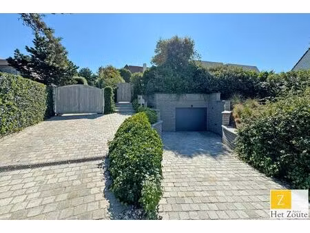 ruime tandem garagebox op de elizabetlaan