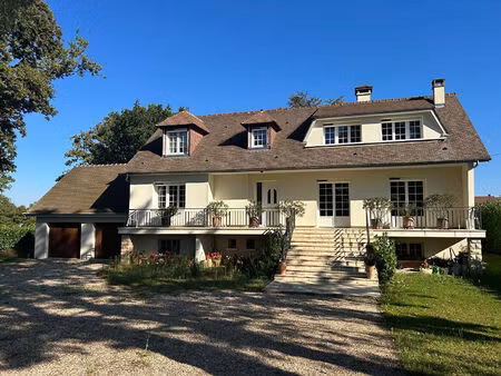 vente maison 8 pièces  200.00m²  guernes