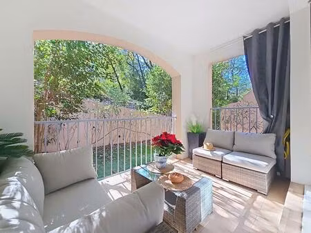 belgentier - grand t3  68 m²  pkg  piscine  ss vis à vis - domaine sécurisé