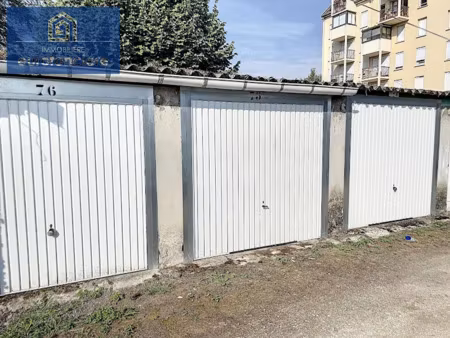 location parking 16 m² à troyes (10000)  50 €