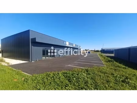 local commercial 1 pièce - 135 m²