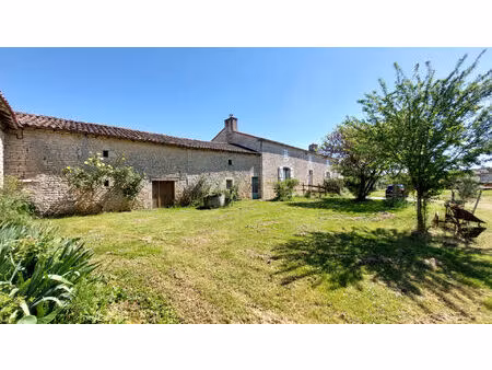 corps de ferme - 5429 m² terrain - 564 m² dépendances