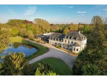 villa de style manoir sur un domaine de 3 9 hectares