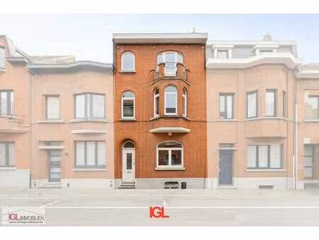 karaktervolle ééngezinswoning met 4 slaapkamers en mooie ...