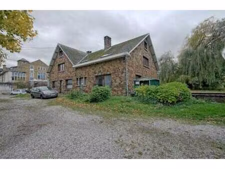 2 commerces / terrain à bâtir / 3 apparts possible !