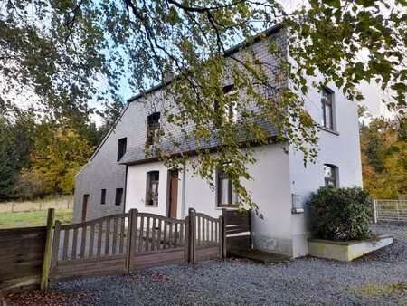 ? vendu! maison à fort potentiel avec grand terrain