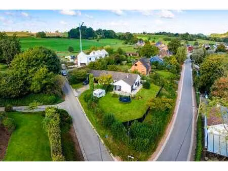 bungalow 4 ch. avec garages et jardin