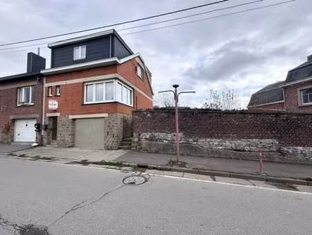 belle maison 2ch avec jardin  terrasse et garage...